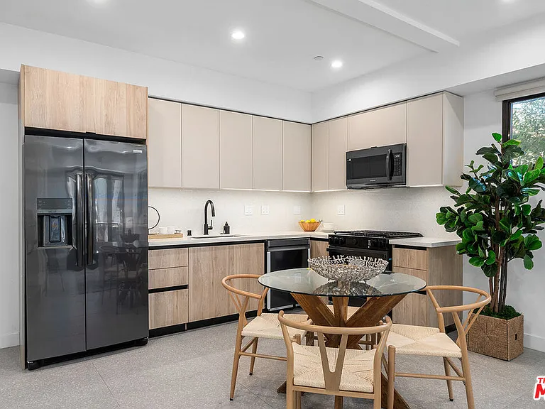 1016 N Martel Ave #Townhouse 108 — Photo 4