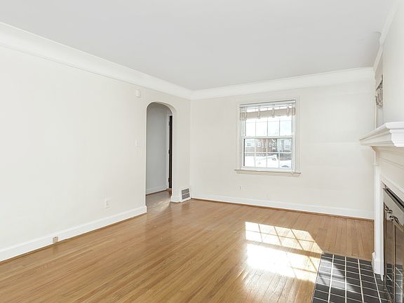 5th image of 10424 Nadine Ave