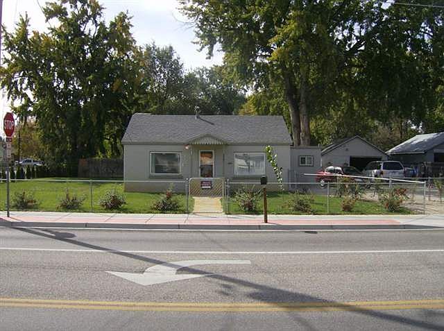 1st image of 4403 W Adams St