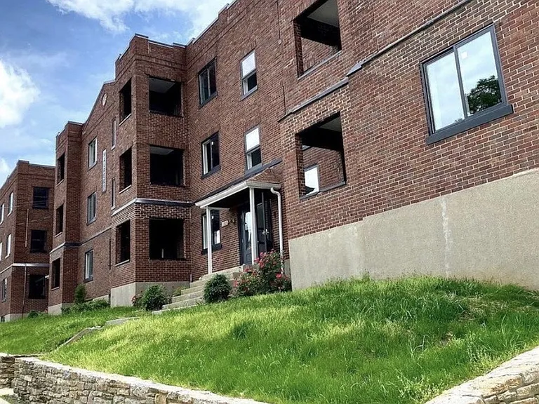 2621-2623 Woodburn Ave. — Photo 12
