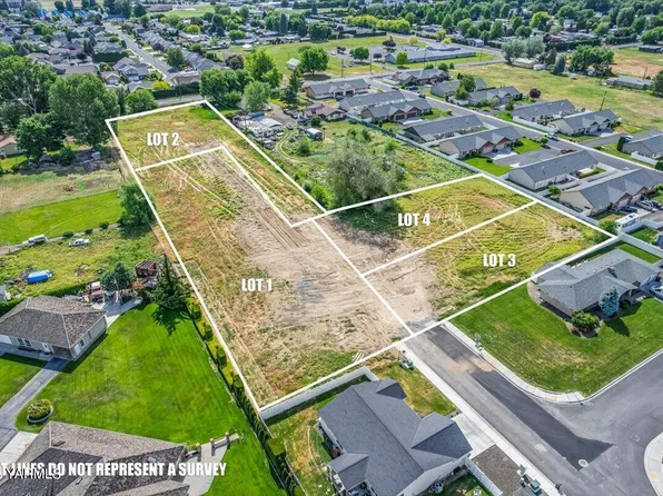8203 Annalisa Ln #1, Yakima, WA 98908