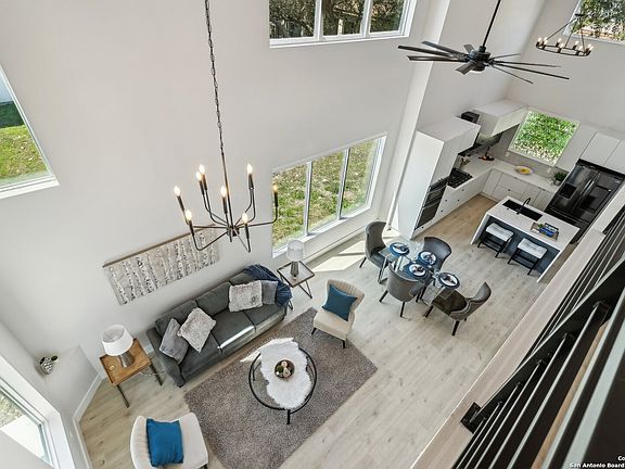 4th image of 2535 Manor Heights