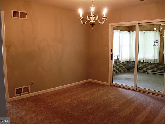 5th image of 11951 Oakton Dr
