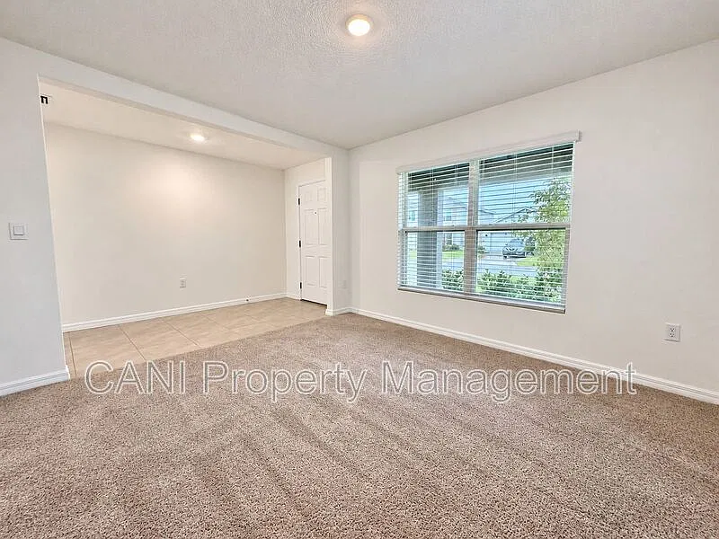 5 bed, 3.0 bath, 3246 sqft, $2,700 — Photo 2