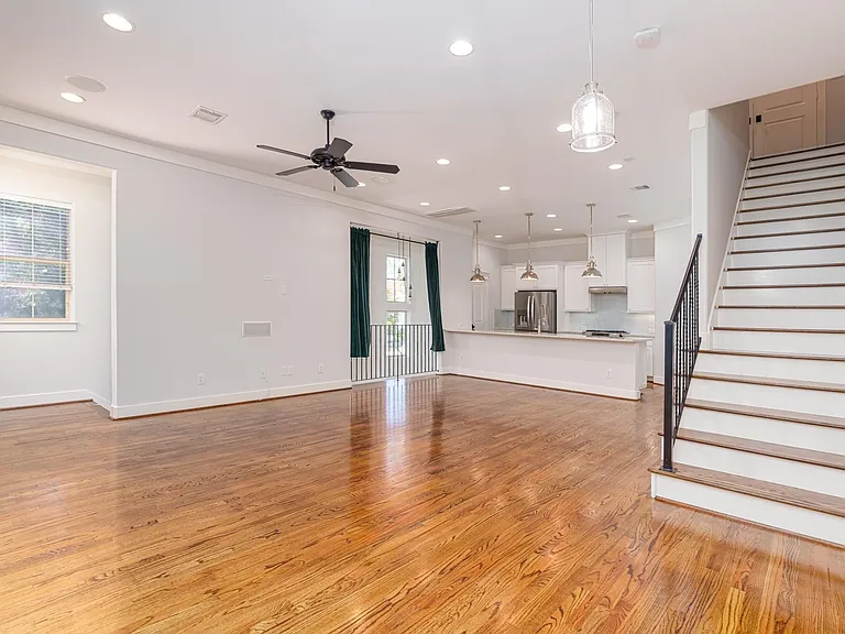 225 Knox St — Photo 13