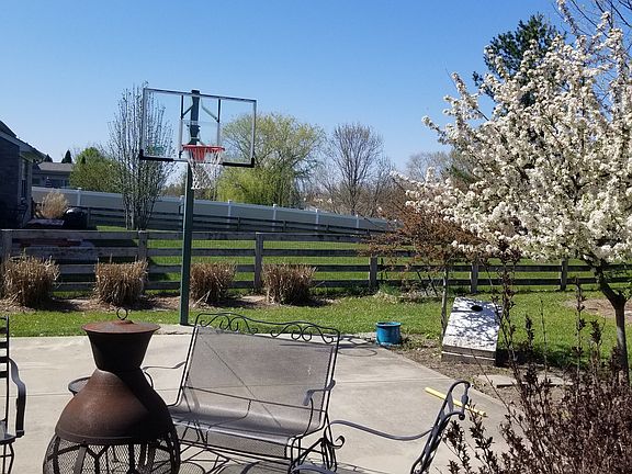 3rd image of 1874 Mountainview Ct