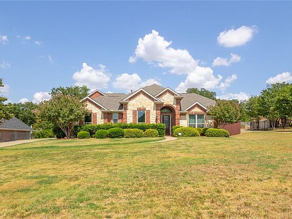 2nd image of 914 Shady Bend Dr