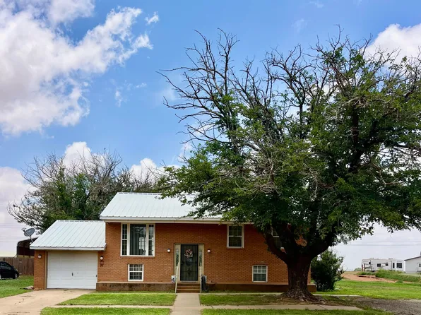 1800 N 8th St, Tahoka, TX 79373