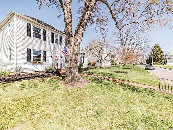 3rd image of 1521 Arrow St Lot 2
