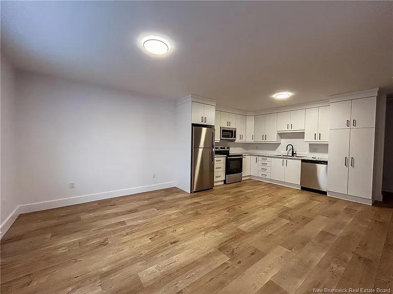 338 Chaleur St — Photo 8