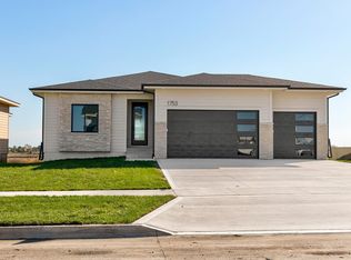 1753 SW Maplewood Dr, Grimes, IA 50111