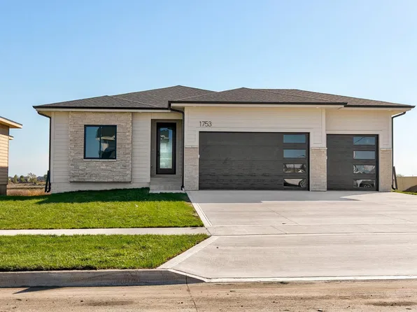 1753 SW Maplewood Dr, Grimes, IA 50111
