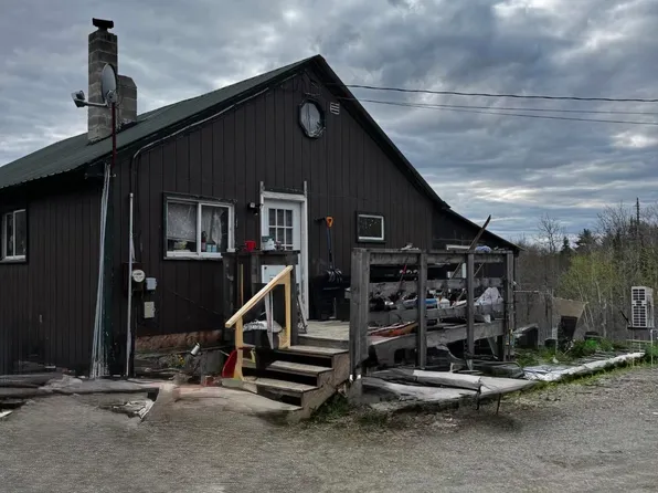 8 Half Moon Lane, Knox, ME 04986