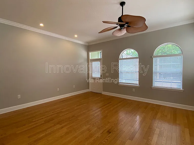 332 E Kaley St — Photo 8