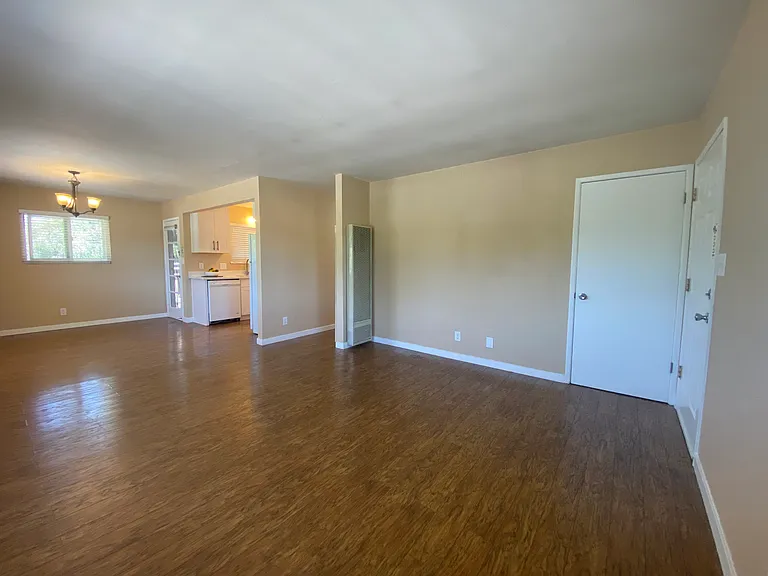 2413 Clay St — Photo 2