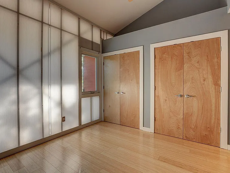 1613 W University Ave — Photo 15