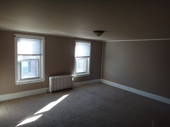 5th image of 2664 Edgemont St