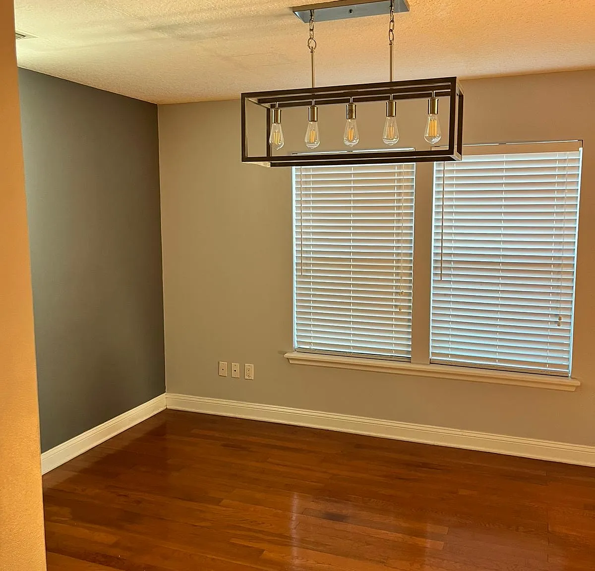 4 bed, 2144 sqft, $2,500 — Photo 4