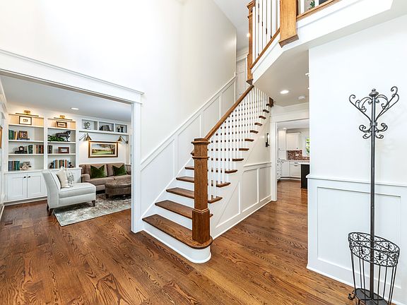 3rd image of 1116 Hollingswood Ave