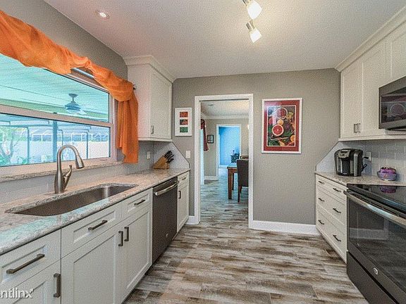 4th image of 2975 Kenilwick Dr N
