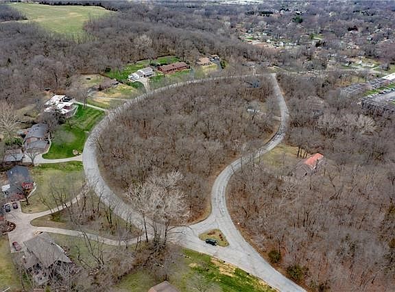 3rd image of 1801 Forest Ln