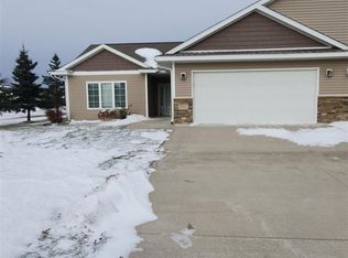 301 Skylark Dr, Mankato, MN 56001