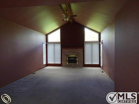 EagleButteGreatRoom.JPG