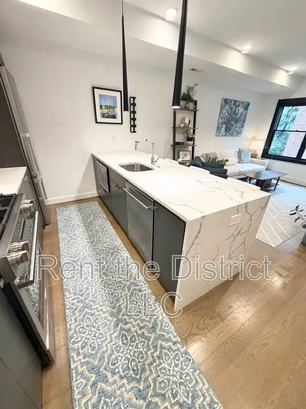 2 bed, 2.0 bath, 643 sqft, $2,995 — Photo 3