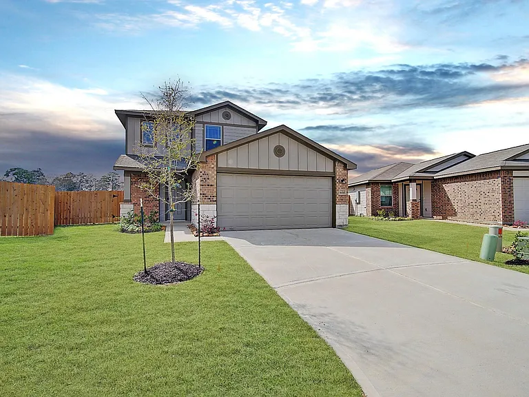16715 Twisted Pine Dr — Photo 1