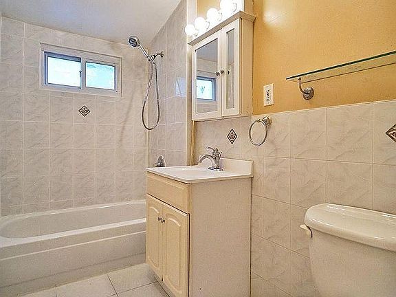 2nd image of 28 Disosway Pl