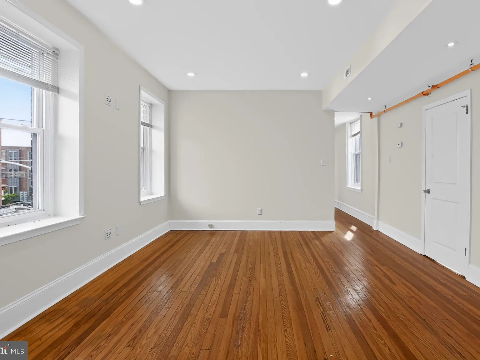 3 bed, 1.5 bath, 1350 sqft, $1,850 — Photo 4