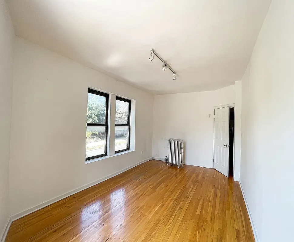 305 Ocean Avenue — Photo 4