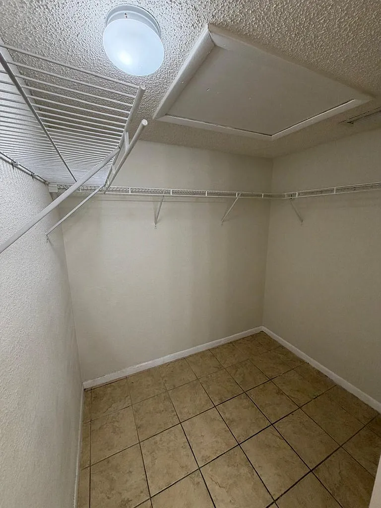 3 bed, 2.0 bath, $2,400 — Photo 4