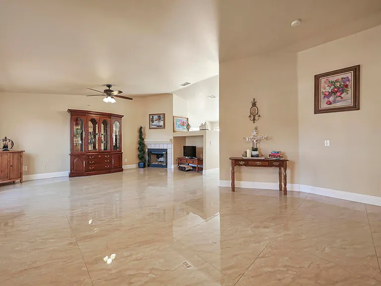 45930 Las Colinas — Photo 9