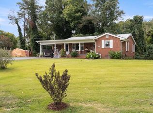 131 Logan Cir, Ellijay, GA 30540