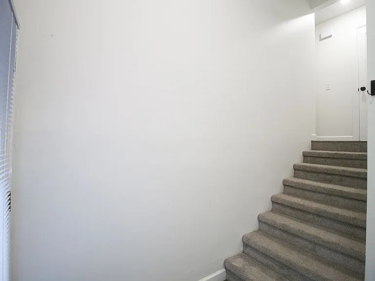1225 S Lawton Ave — Photo 9