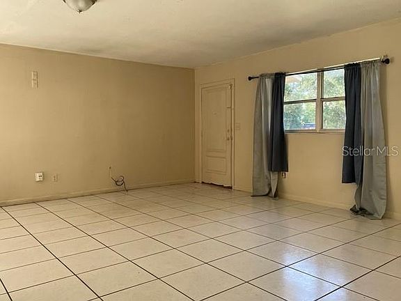 4th image of 113 N Lancelot Ave