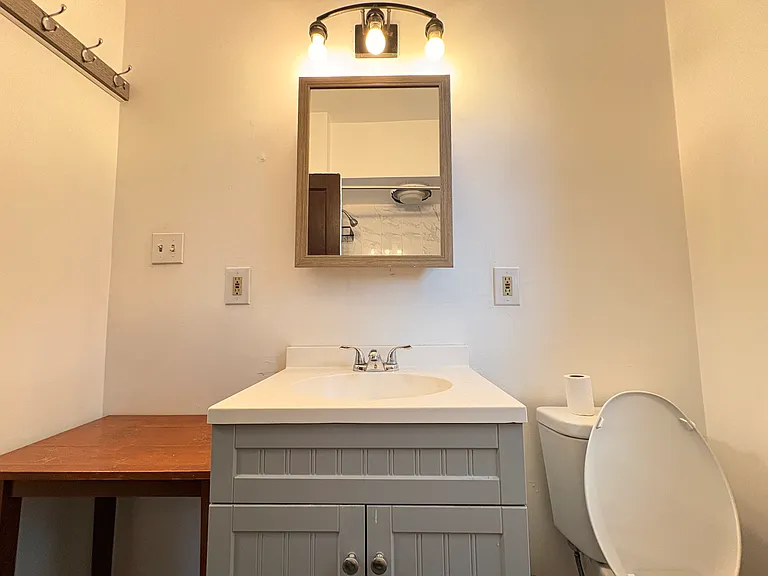 1045 Flemington St — Photo 5