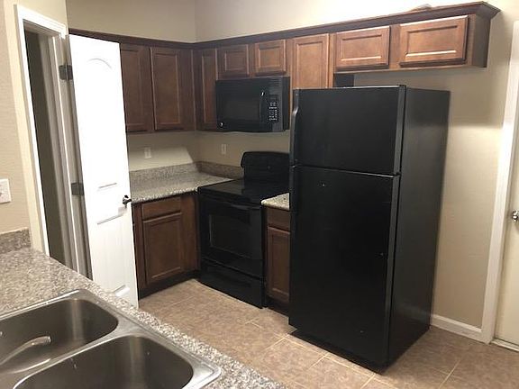 3rd image of 620 Layton Dr
