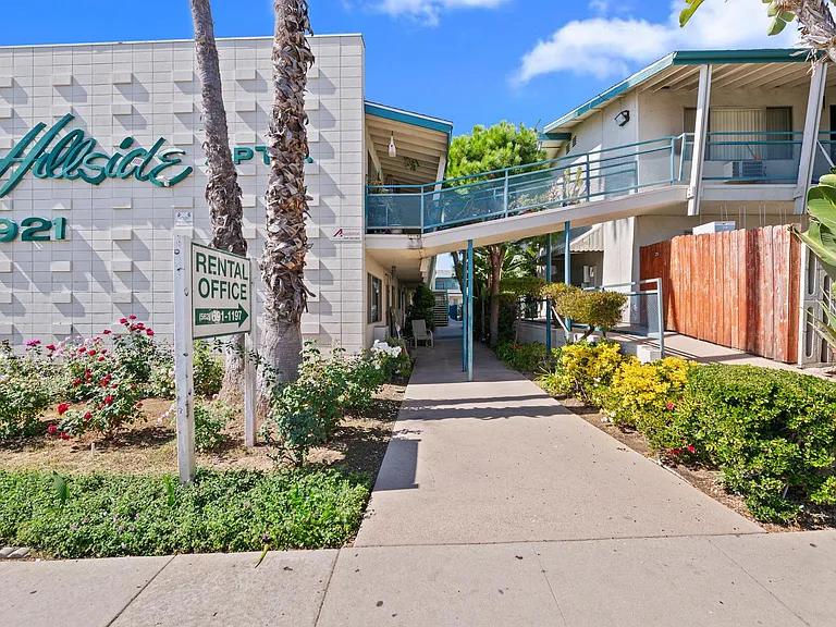 Hillside Apartments — Photo 9