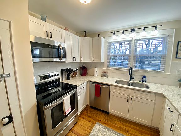 4th image of 132 W Lexington Rd