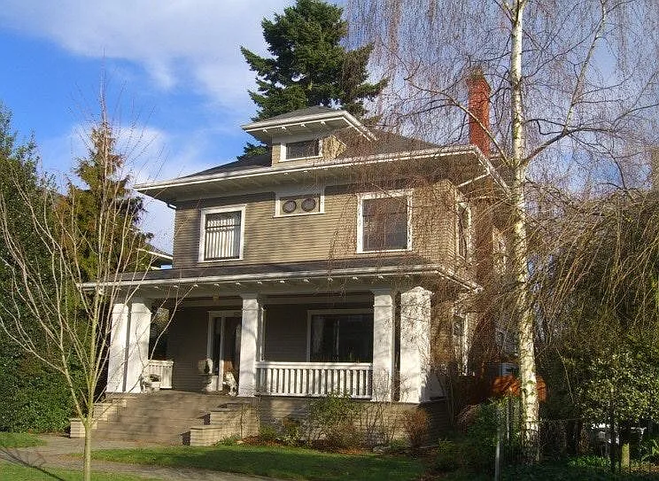 18th Ave E — Photo 2