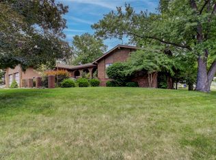 2404 N Longwood Dr, Decatur, IL 62526