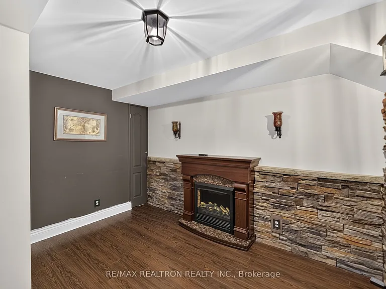 49 Meekings Dr — Photo 12