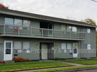 221 NW 7th St, Redmond, OR 97756