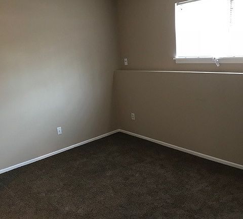 4th image of 240 W Kump St APT B
