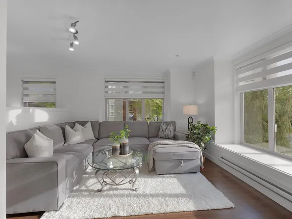 8084 120a St #202, Surrey, BC V3W 1V2