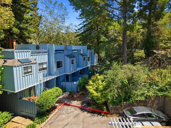 2052 Wharf Rd, Capitola, CA 95010