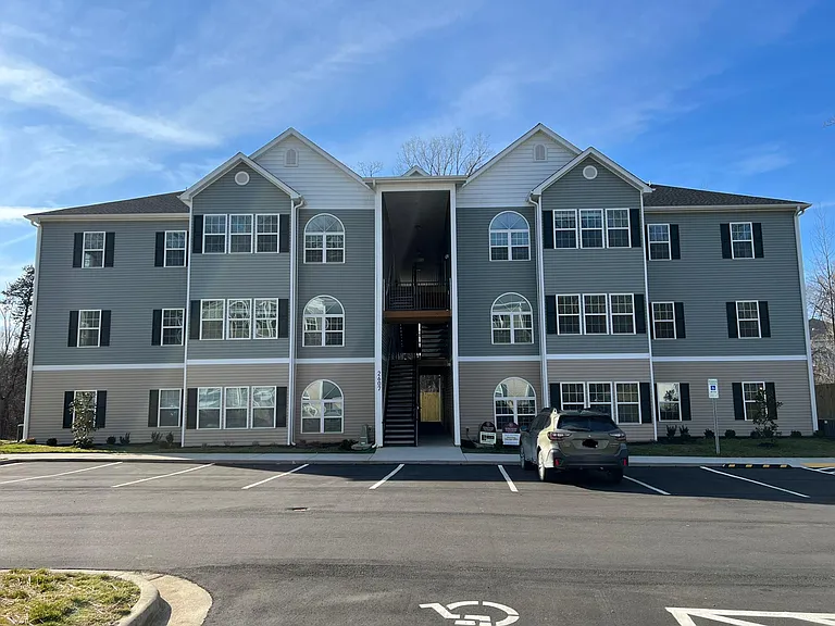 2607 Pennoak Way #H — Photo 1