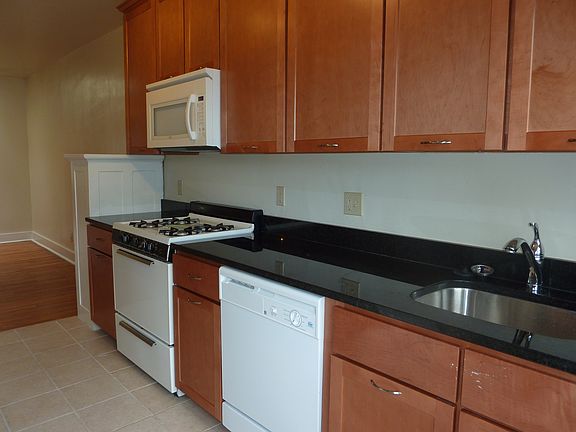 3rd image of 812 Leland Ave